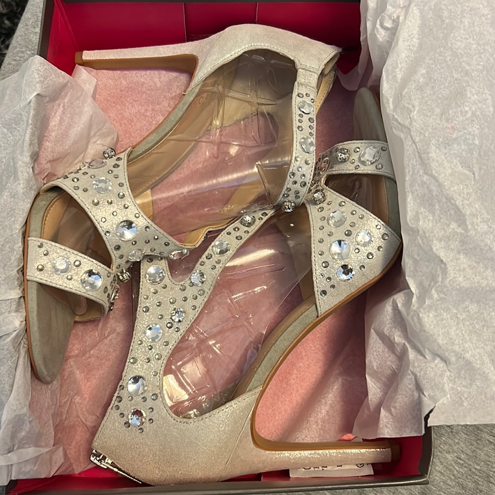 Vince Camuto Heel